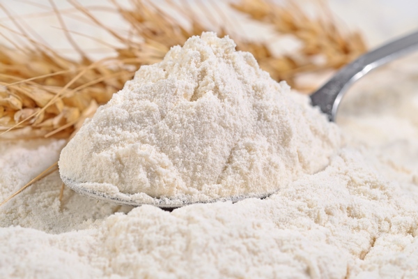 white flour in a spoon and ears of wheat close up - Борщ из сельдерея