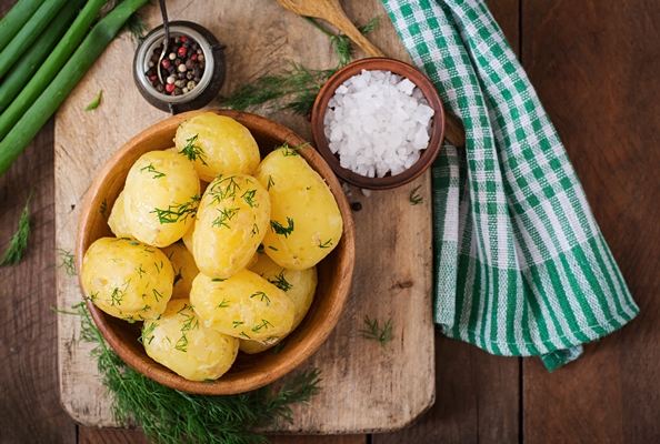 boiled new potatoes seasoned with dill and butter 1 - Картофель очищенный отварной