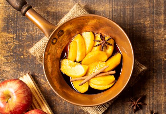 boiled slices of apple pie flat lay - Яблочный джем с пряностями