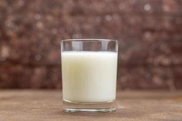 front view glass of milk on dark drink milk dairy creamery - Жареная рыба, постный стол