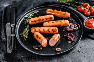 grilled classic pork sausages with spices - Правила составления меню