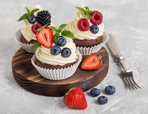 high view tasty cupcake and fork - Постные маффины