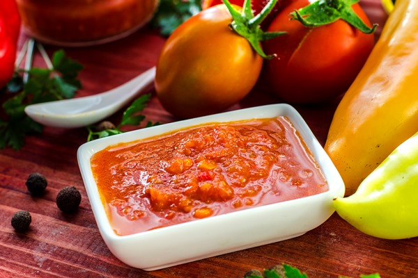 hot sauce adjika with fresh vegetables for cooking - Постная аджика с овощами