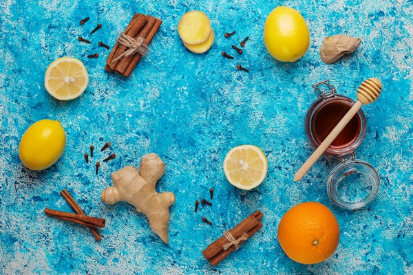 ingredients fresh ginger lemon cinnamon sticks honey dried cloves for making immunity boosting healthy vitamin drink 1 - Яблочный сбитень с мятой