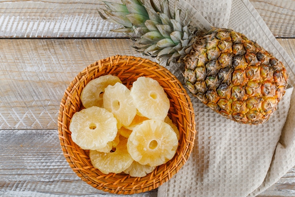 pineapple with candied rings on kitchen towel - Киевское сухое варенье (варенье Авиценны)