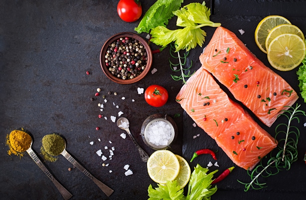 raw salmon fillet ingredients cooking - Лосось на пару с овощным гарниром, постный стол