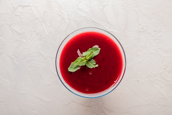 russian national drink cranberry kisel with mint on a light background healthy food top view copy space - Кисель из клюквы