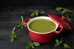 vegetable cream soup with spinach broccoli and seeds - Правила составления меню