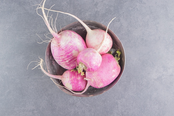 a bowl of ripe radishes on the marble surface - Закуска из свёклы, яблок и редиса