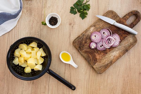 arrangement with potatoes and onions - Жареный репчатый лук