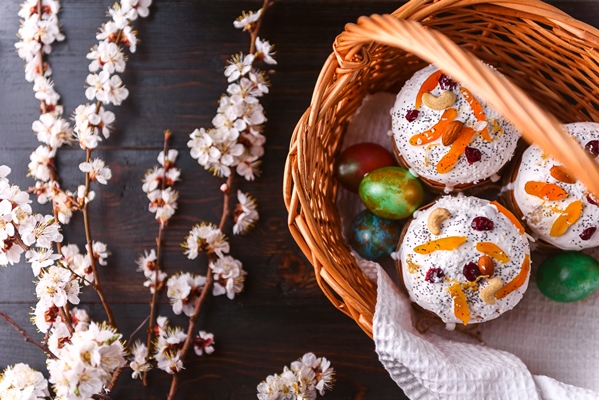 classic slavic easter cakes with easter eggs in a wicker basket - Творожный кулич