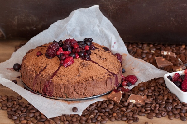 coffee dessert with berries - Кофейный пирог
