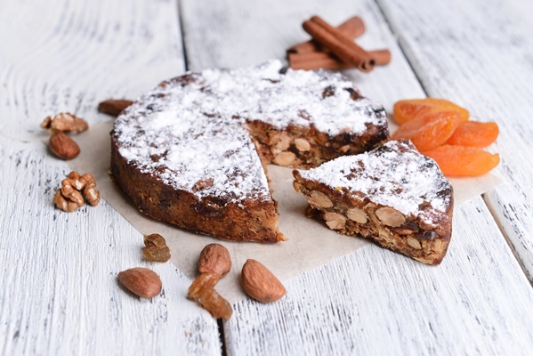 delicious cake panforte on table closeup - Итальянский рождественский пирог "Панфорте"