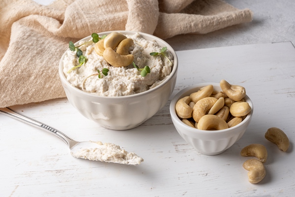 fermented nut spread for vegan diet bowl with cashew cheese - Салат "Гранатовый браслет" постный