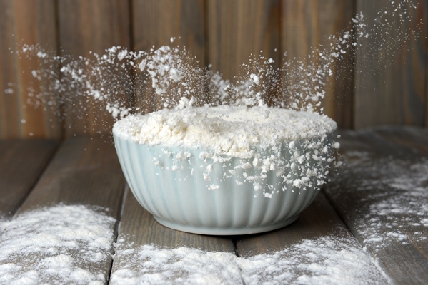 flour in bowl on table on wooden background - Пирог "Рождественский венок"