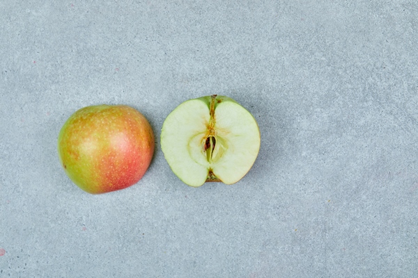 fresh half cut apple on grey - Салат "Свежесть"