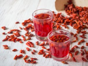 healthy and tasty drink made from goji berries infusion of goji berries with dry berries - Напиток из ягод годжи