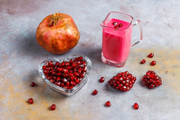 homemade pomegranate curd or topping with pomegranate seeds - Рататуй с гранатовым соусом, постный стол