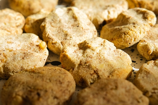 keto dessert homemade cookies made of almond flour and lemon zest - Домашние постные конфеты "Лимонные шарики"