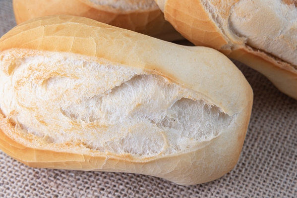 macro detail of french bread - Котлеты из сазана, постный стол