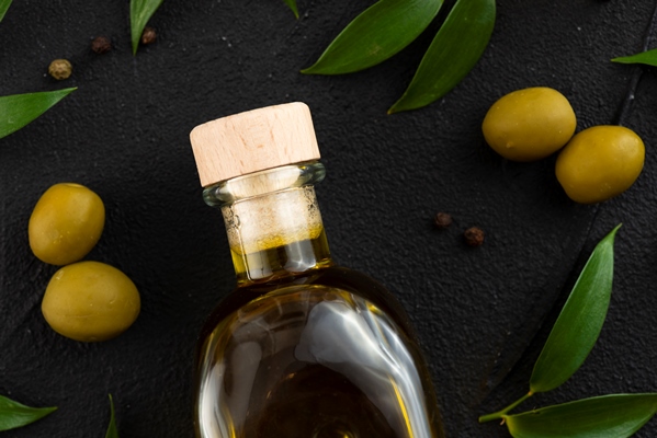 olive oil bottle with olves and leaves - Постная паэлья