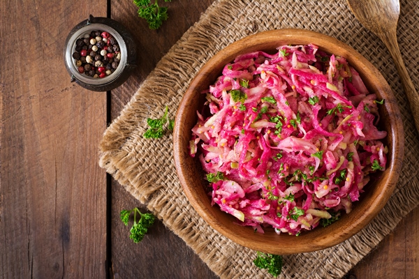 pink daikon salad with apples pickled onions and parsley - Основы сухоядения