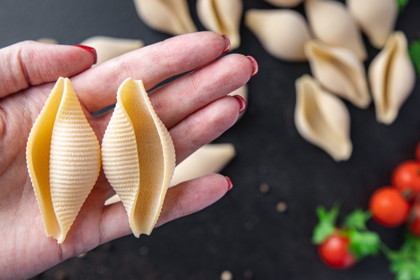 raw pasta conchiglioni seashells mold form ingredient healthy meal food snack on the table - Тёплый салат из мидий