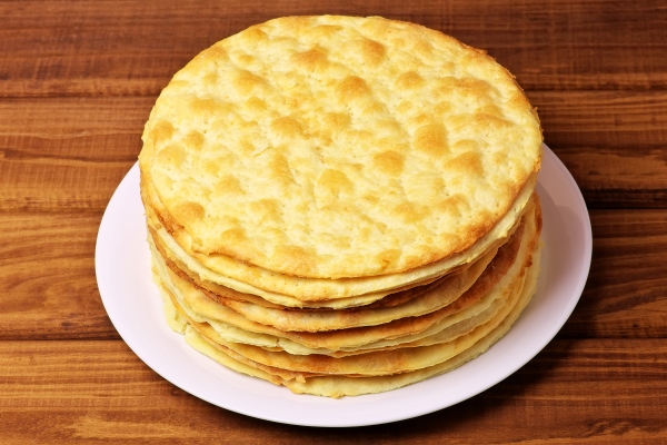 shortcakes for a delicious cake napoleon on the plate - Торт «Наполеон» постный