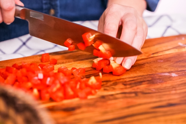 step by step slicing red bell pepper on a wood cutting board - Постный майонез с огурцами