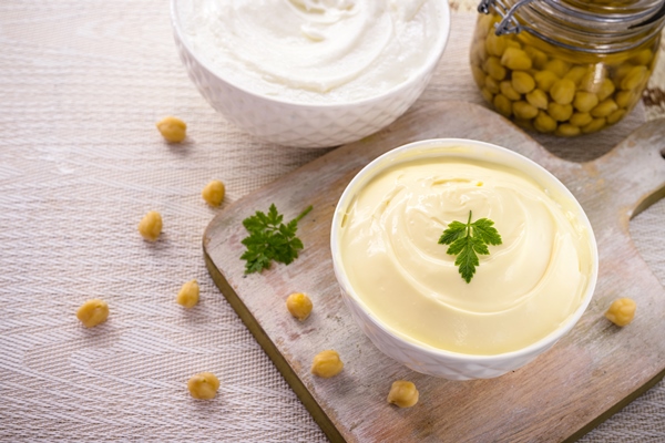 vegan mayonnaise made from chickpeas and legemus with a jar of aquafaba in the background egg or milkfree ingredient 1 - Овощная пицца