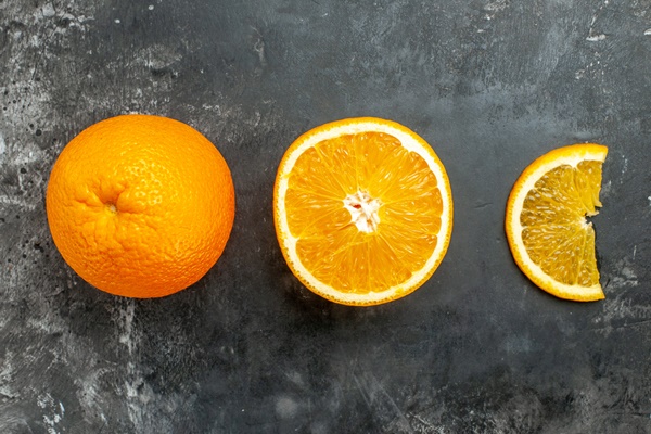 vertical view of vitamin source natural fresh oranges on gray background - Чай с фруктами и корицей