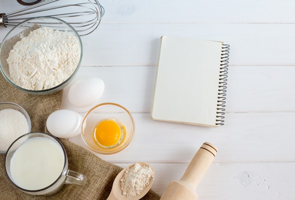 eggs flour milk with whisk on white wooden table from above - Ванильный соус