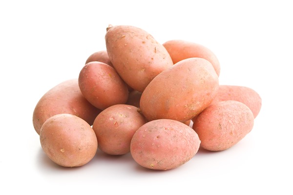 fresh potatoes raw potatoes isolated on white background - Суп-пюре картофельный с молоком