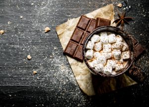 hot chocolate with bitter chocolate and cinnamon - Горячий шоколад