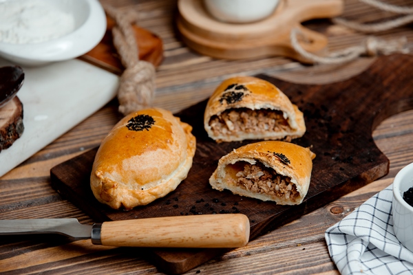 meat pies from bougie dough on a wooden board - Мясной бульон быстрого приготовления