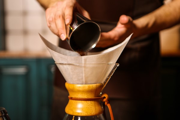 preparing coffee with coffee plunger or - Кофе "Раф"
