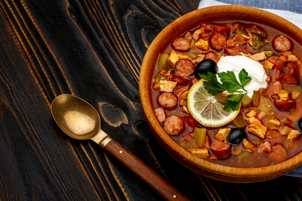 solyanka russian traditional meat soup - Сборная мясная солянка