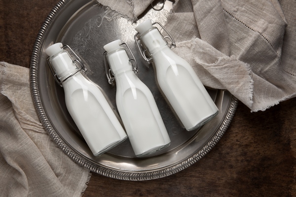 bottles of milk arrangement still life - Пшённая молочная каша