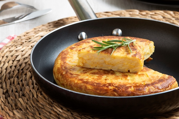 high angle of delicious spanish tortilla dish - Суп молочный с рисовым пудингом