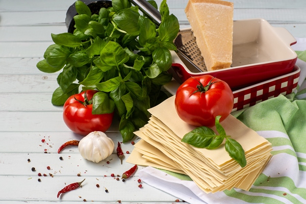 italian cuisine lasagna products for lasagna tomatoes basil dough baking dish - Лазанья с грибами