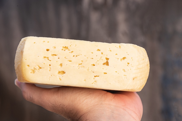 man holding traditional brazilian cheese - Суп молочный с рисовым пудингом