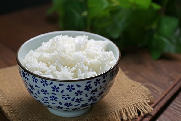 rice in a bowl - Томатный суп-пюре с молочным соусом