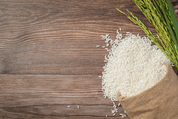 sack rice with rice plant place wooden floor - Молочный суп с тыквой и рисом