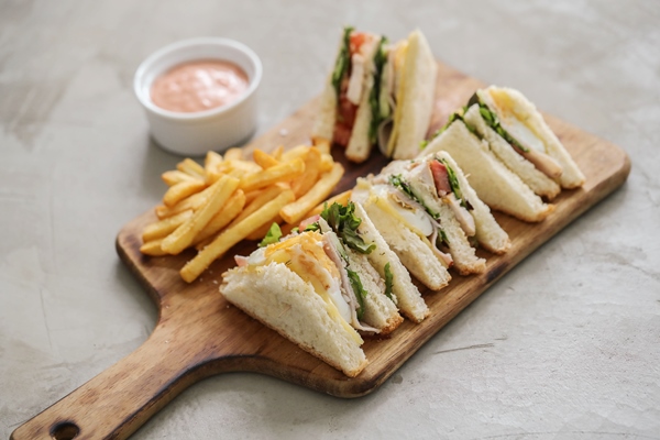 sandwiches with french fries - Закрытые бутерброды
