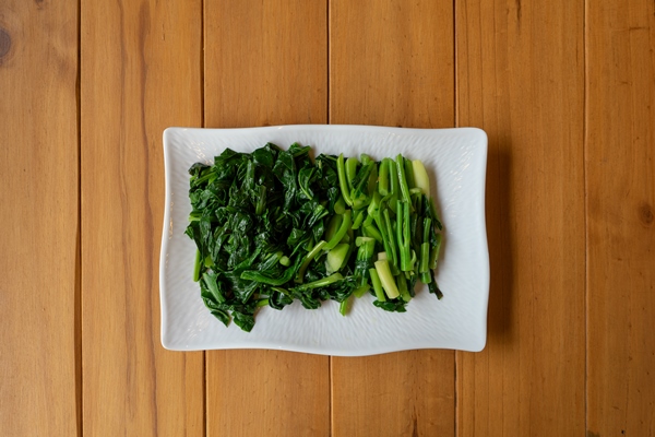 seperate slided boiled chinese thai kale vegetable lay white rectangle wood table - Выбор гарниров и соусов к мясу