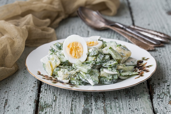 spring potato salad with egg radishes and cucumbers 1 - Картофельный салат с огурцами и яйцом