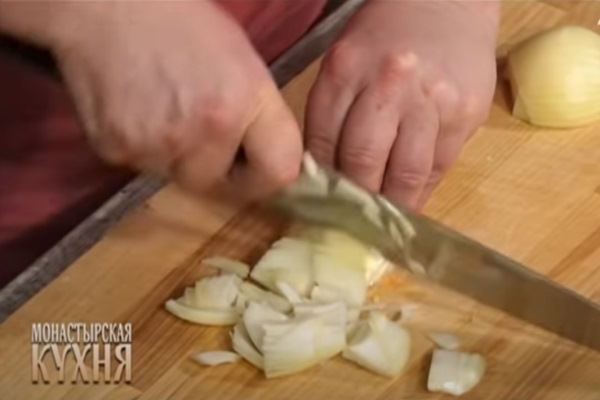 2021 08 04 001 - Монастырская кухня: овсяные оладьи с овощами, гречневый суп с грибами (видео)