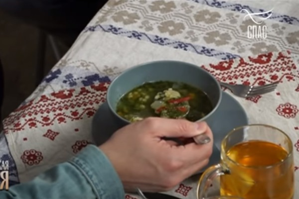 2021 08 11 012 - Монастырская кухня: суп со шпинатом и перловкой, ушки с редькой (видео)