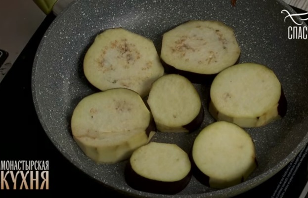 2021 10 01 008 - Монастырская кухня: греческая овощная мусака, пудинг из риса с яблоками (видео)