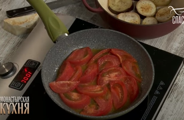 2021 10 01 009 - Монастырская кухня: греческая овощная мусака, пудинг из риса с яблоками (видео)